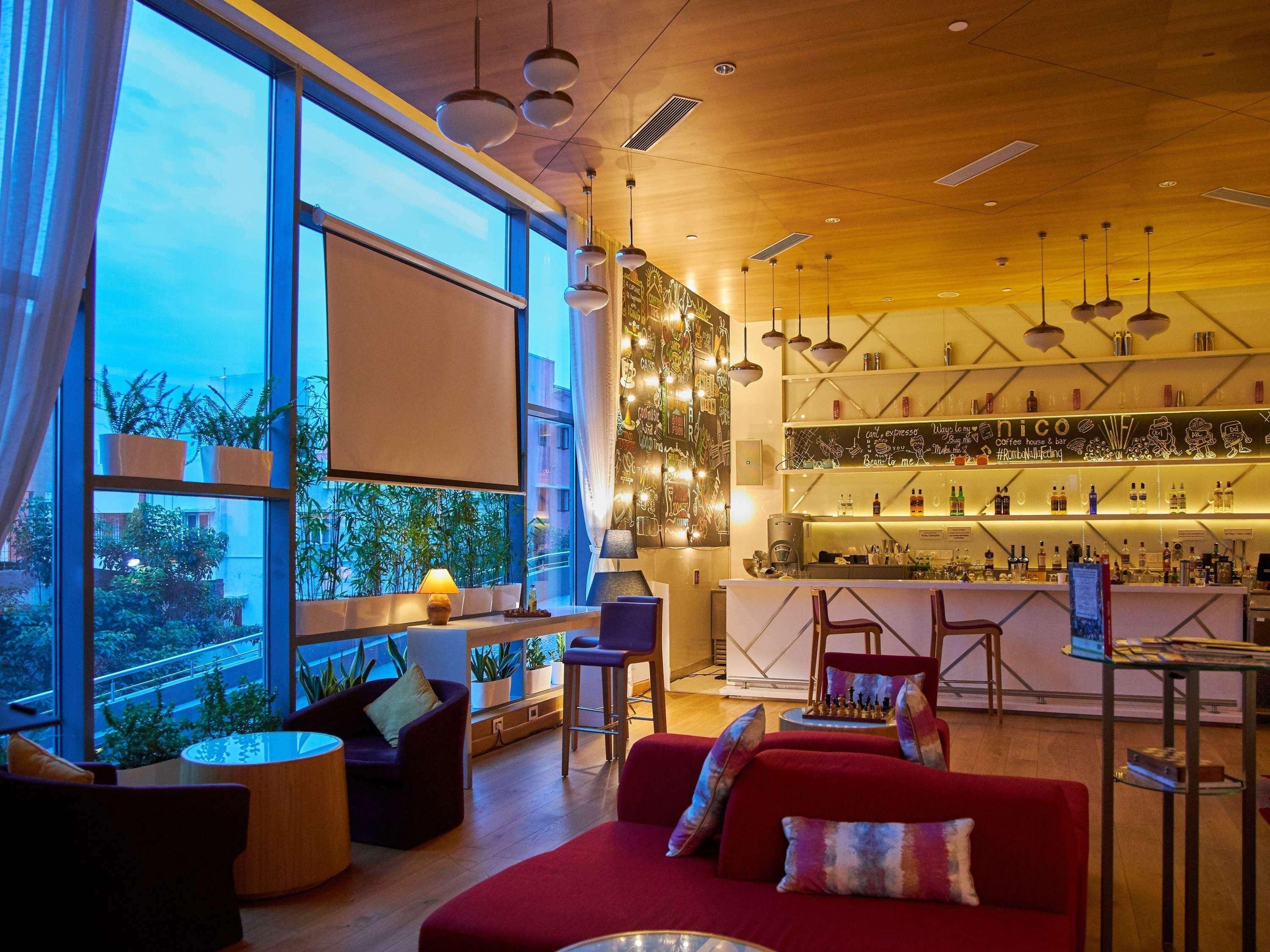 Novotel Chennai Sipcot Exteriör bild The bar at the 360° Sky Lounge