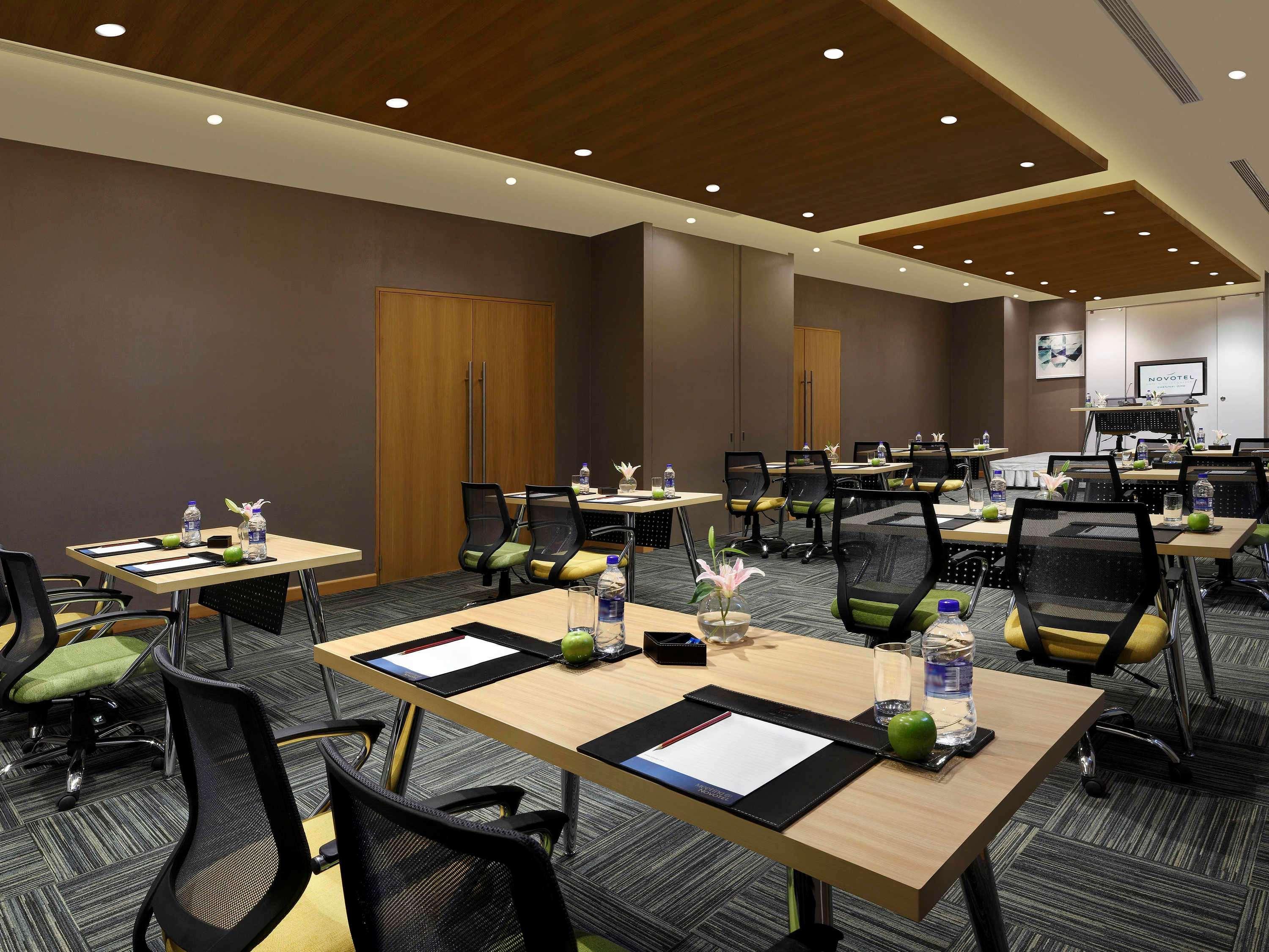 Novotel Chennai Sipcot Exteriör bild Meeting room