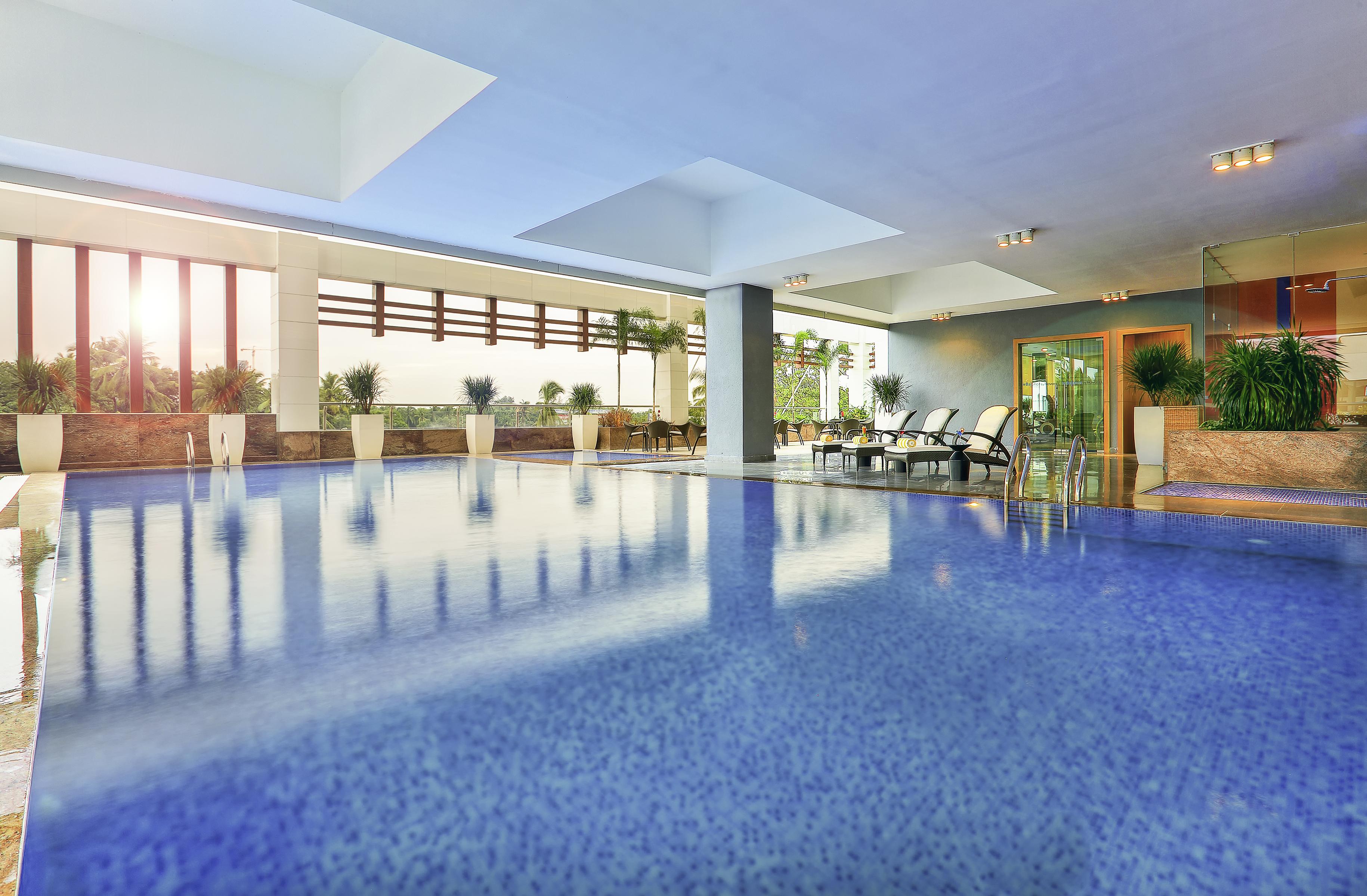 Novotel Chennai Sipcot Exteriör bild The swimming pool at the hotel