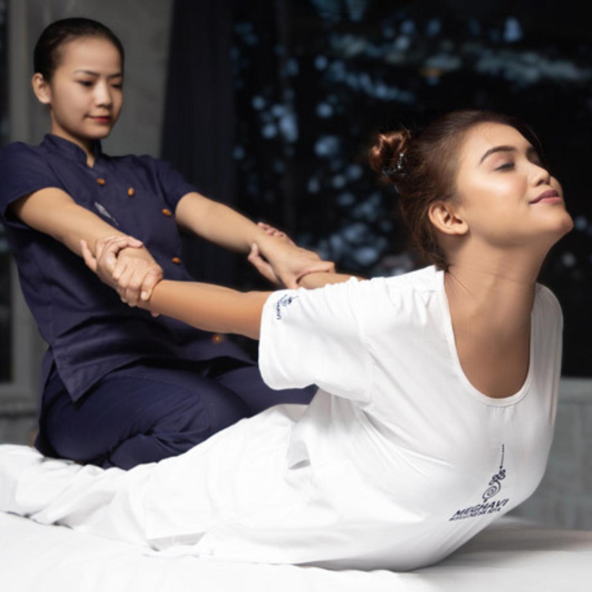 Novotel Chennai Sipcot Exteriör bild Thai massage