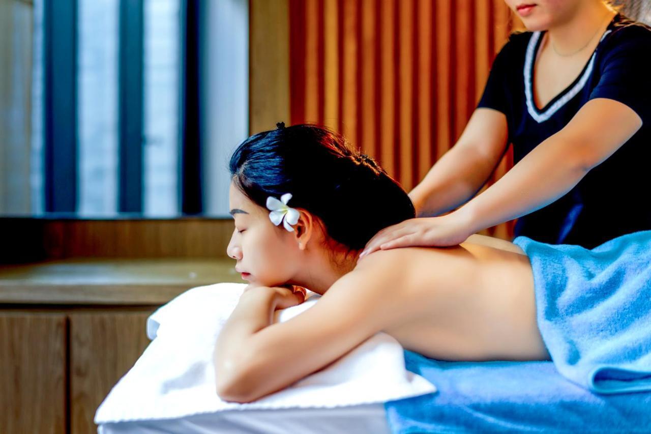 Novotel Chennai Sipcot Exteriör bild Thai massage